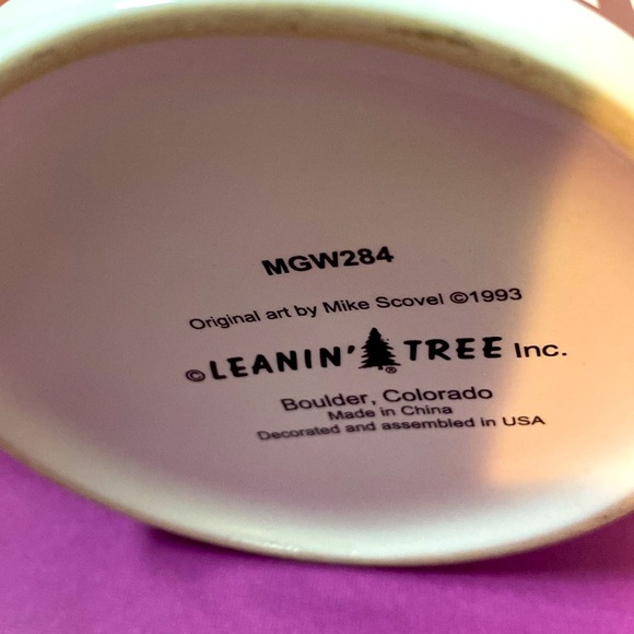 EUC Vintage 1993 Leanin’🌲Tree “In Upper Management We Trust” Ceramic Mug - Picture 5 of 6